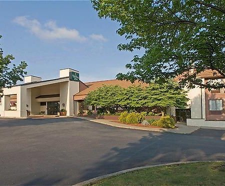 Holiday Lodge Hotel Oak Hill Екстериор снимка