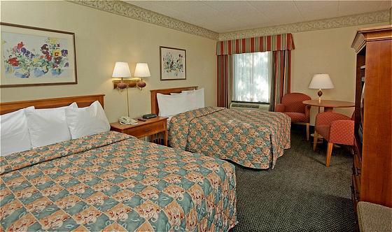 Holiday Lodge Hotel Oak Hill Стая снимка