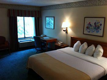 Holiday Lodge Hotel Oak Hill Екстериор снимка